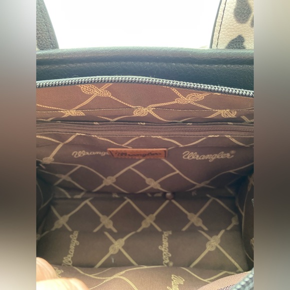 Wrangler Black and White two way Bag - Picture 10 of 15